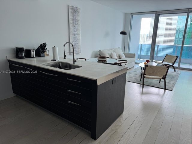 200 Biscayne Boulevard Way 3711, Miami, FL 33131