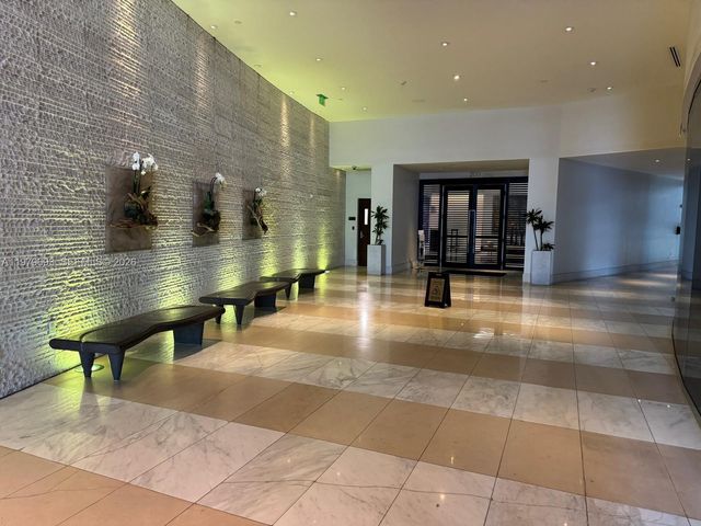 200 Biscayne Boulevard Way 3711, Miami, FL 33131