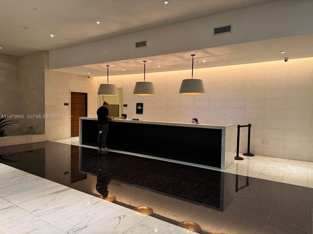 200 Biscayne Boulevard Way 3711, Miami, FL 33131