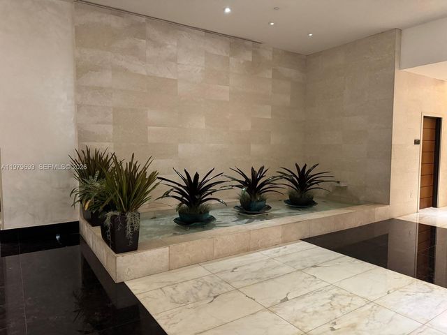 200 Biscayne Boulevard Way 3711, Miami, FL 33131