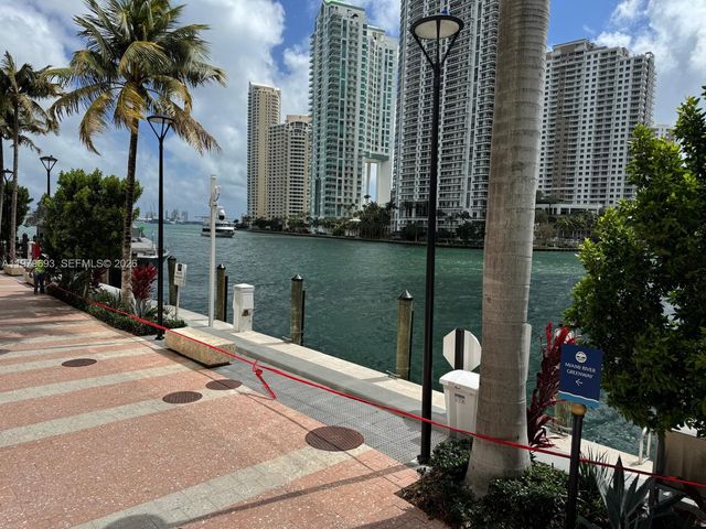 200 Biscayne Boulevard Way 3711, Miami, FL 33131