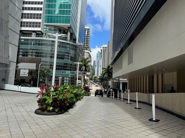 200 Biscayne Boulevard Way 3711, Miami, FL 33131