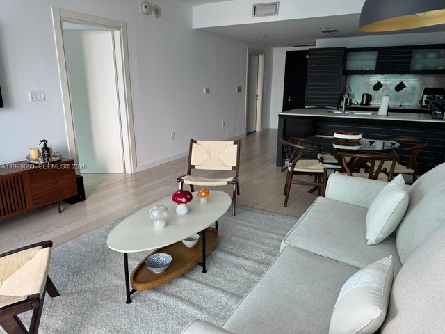200 Biscayne Boulevard Way 3711, Miami, FL 33131
