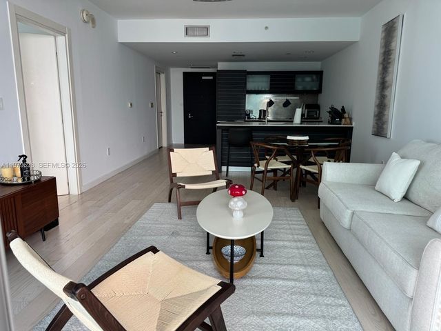 200 Biscayne Boulevard Way 3711, Miami, FL 33131