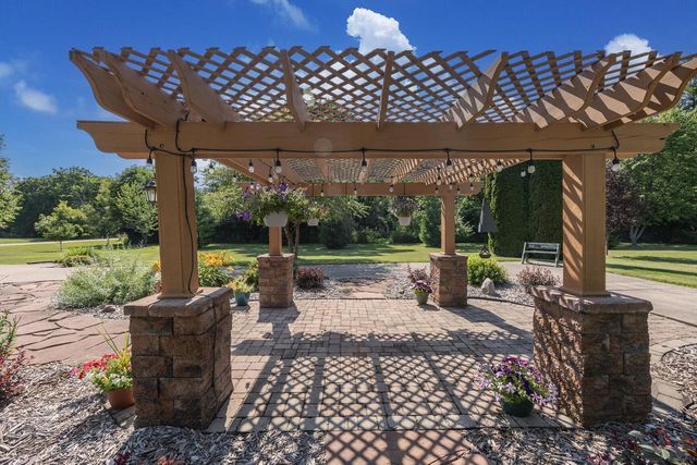 N58W21816 Maclynn DRIVE, Menomonee Falls, WI 53051