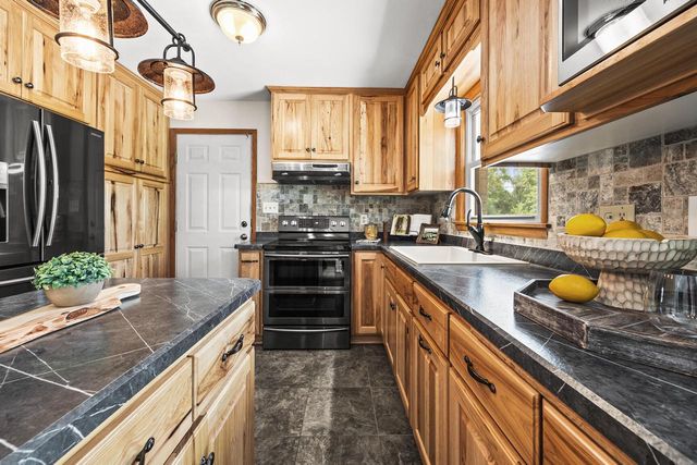 N58W21816 Maclynn DRIVE, Menomonee Falls, WI 53051