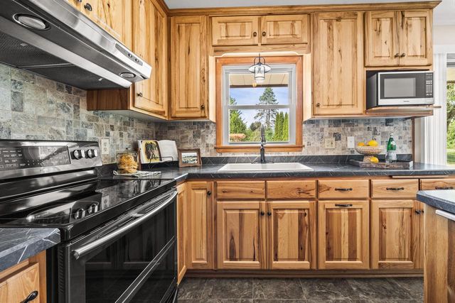 N58W21816 Maclynn DRIVE, Menomonee Falls, WI 53051