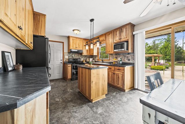 N58W21816 Maclynn DRIVE, Menomonee Falls, WI 53051