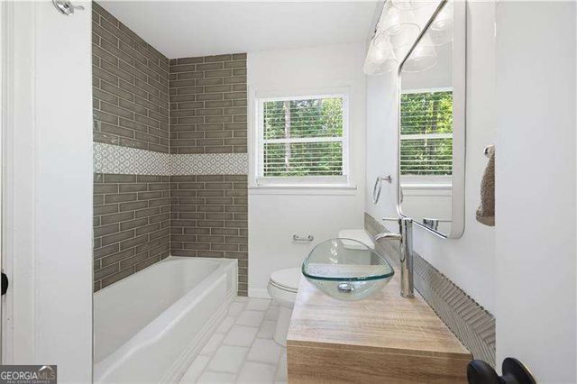 2150 Azalea Circle, Decatur, GA 30033