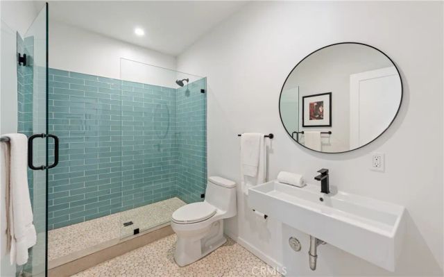 1176 Nelrose Avenue C, Venice, CA 90291