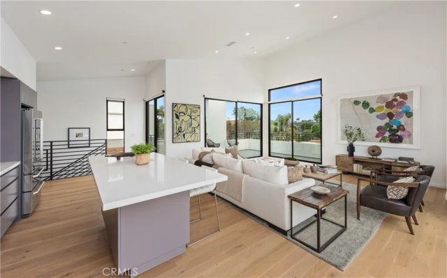 1176 Nelrose Avenue C, Venice, CA 90291