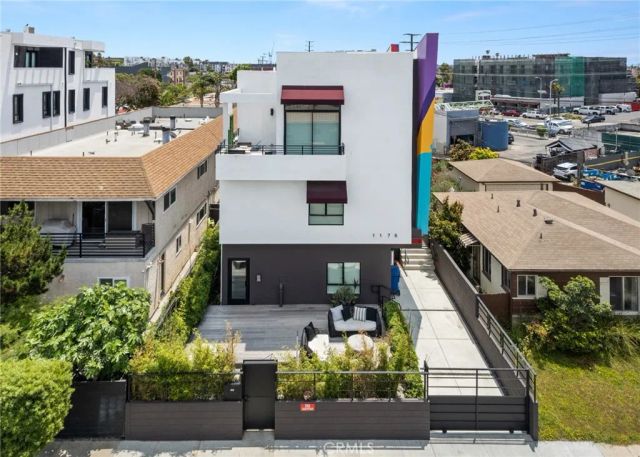 1176 Nelrose Avenue C, Venice, CA 90291