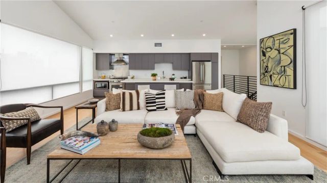 1176 Nelrose Avenue C, Venice, CA 90291