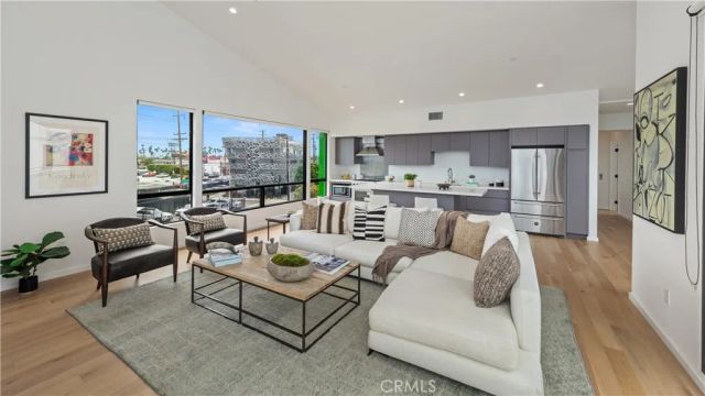 1176 Nelrose Avenue C, Venice, CA 90291