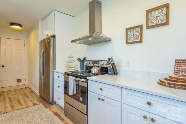 18 Garrison Road, Weaverville, NC 28787