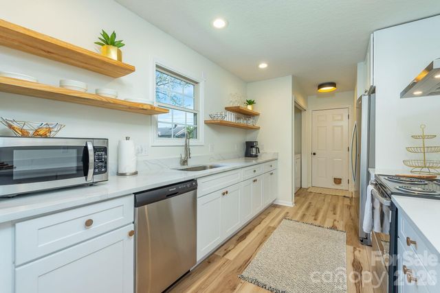 18 Garrison Road, Weaverville, NC 28787