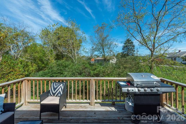 18 Garrison Road, Weaverville, NC 28787