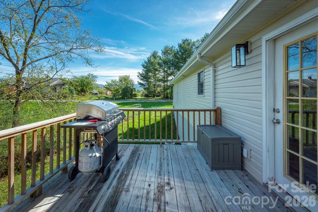 18 Garrison Road, Weaverville, NC 28787