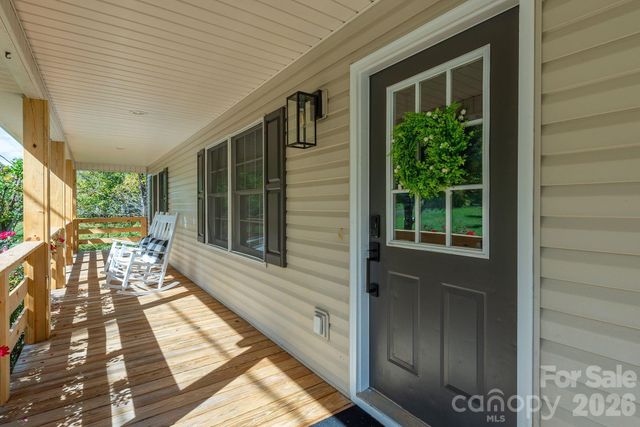 18 Garrison Road, Weaverville, NC 28787