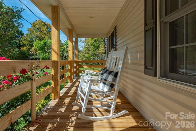 18 Garrison Road, Weaverville, NC 28787