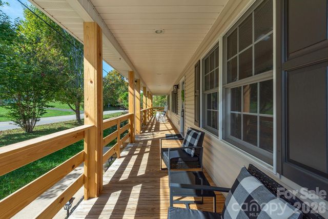 18 Garrison Road, Weaverville, NC 28787