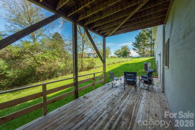 18 Garrison Road, Weaverville, NC 28787