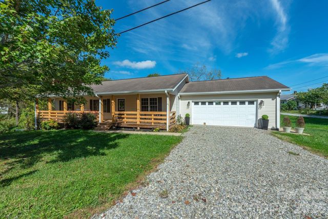 18 Garrison Road, Weaverville, NC 28787