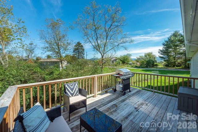 18 Garrison Road, Weaverville, NC 28787