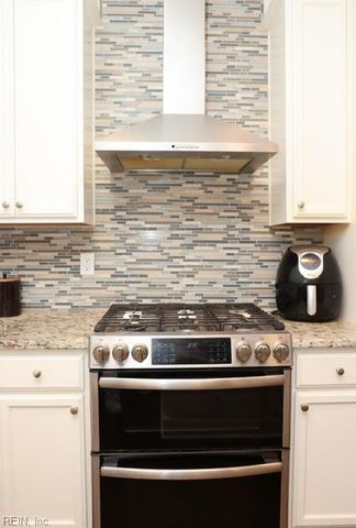 3213 Hector LN, Chesapeake, VA 23323