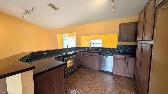 521 5th AVE, Lehigh Acres, FL 33972