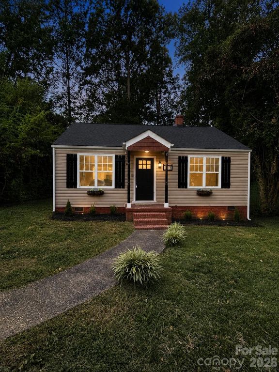1815 Arnold Drive, Charlotte, NC 28205