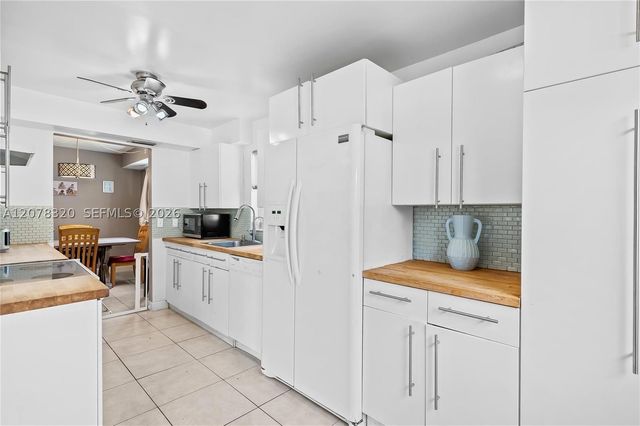 8002 Lagos De Campo Blvd B-101, Tamarac, FL 33321