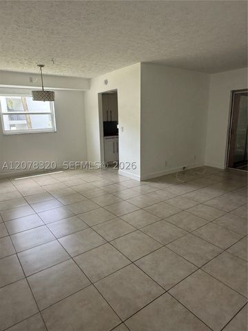 8002 Lagos De Campo Blvd B-101, Tamarac, FL 33321