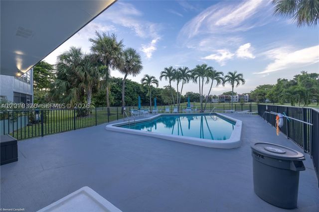 8002 Lagos De Campo Blvd B-101, Tamarac, FL 33321