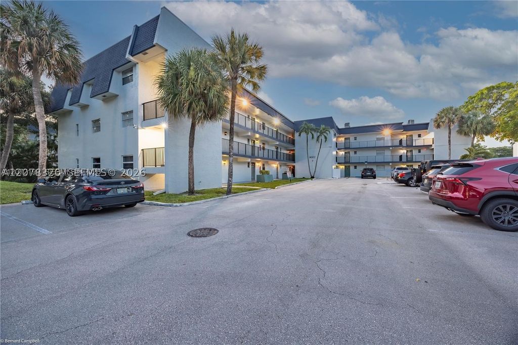 8002 Lagos De Campo Blvd B-101, Tamarac, FL 33321