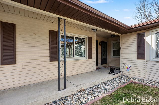 7425 Pinegrove Drive, Jenison, MI 49428