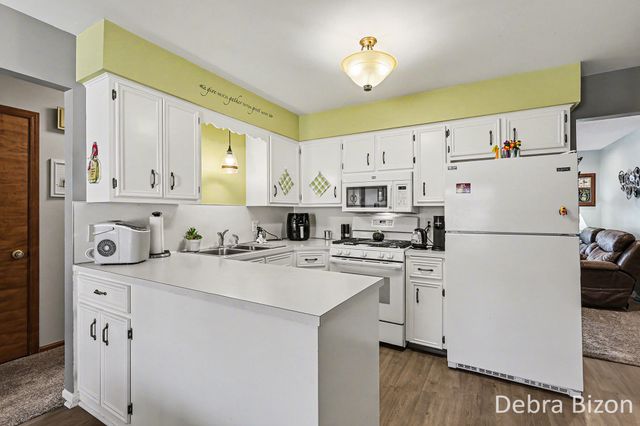 7425 Pinegrove Drive, Jenison, MI 49428