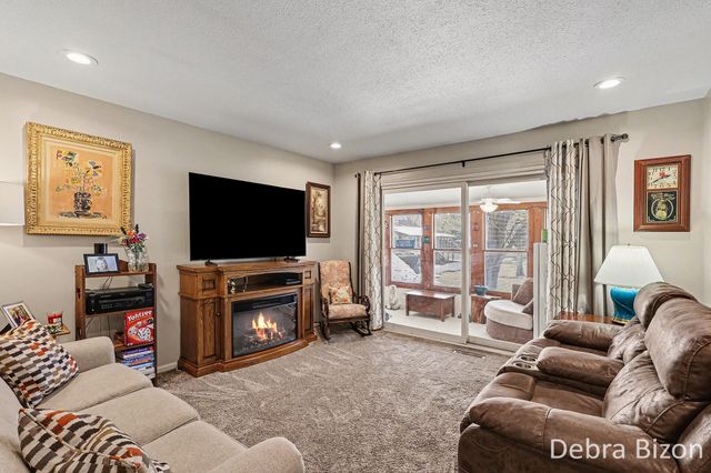 7425 Pinegrove Drive, Jenison, MI 49428