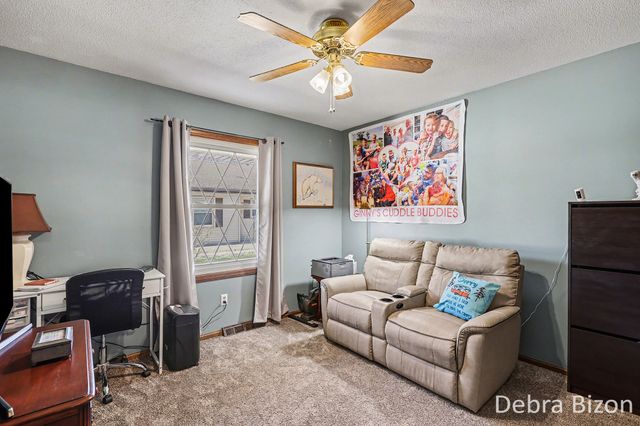 7425 Pinegrove Drive, Jenison, MI 49428