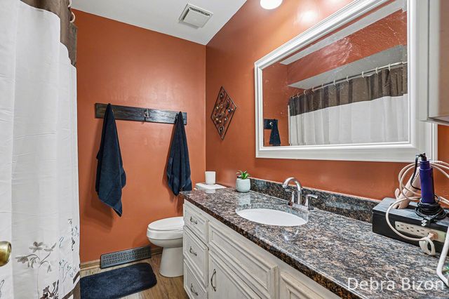 7425 Pinegrove Drive, Jenison, MI 49428