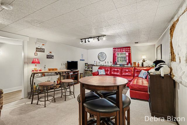 7425 Pinegrove Drive, Jenison, MI 49428