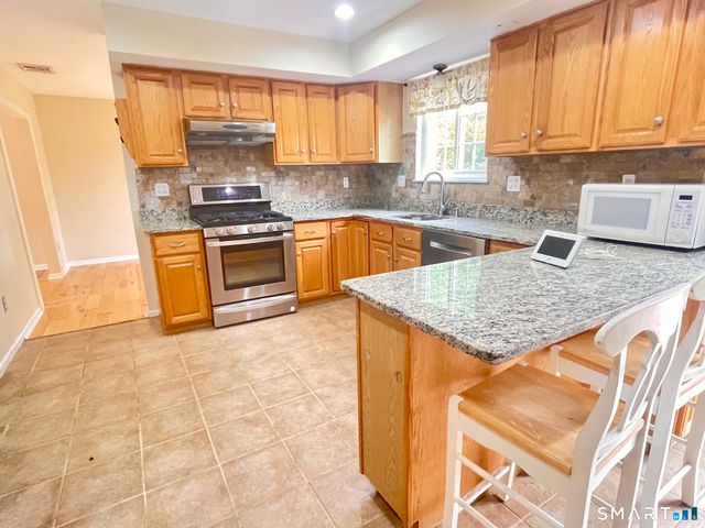1 Lacey Lane, Norwalk, CT 06854