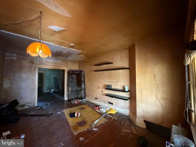 6053 PINE ST, Philadelphia, PA 19143