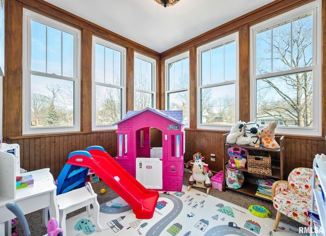 968 N BROAD Street, Galesburg, IL 61401