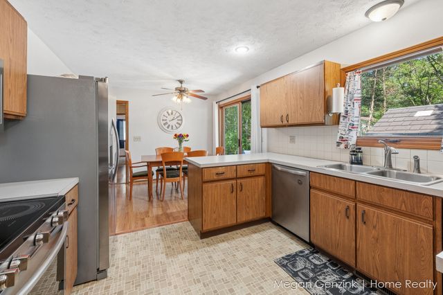 195 Surry Oak Drive, Holland Twp, MI 49424