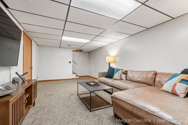 195 Surry Oak Drive, Holland Twp, MI 49424