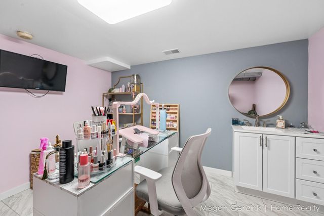 195 Surry Oak Drive, Holland Twp, MI 49424