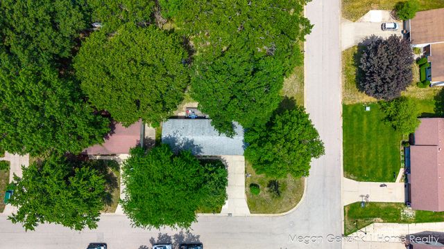 195 Surry Oak Drive, Holland Twp, MI 49424