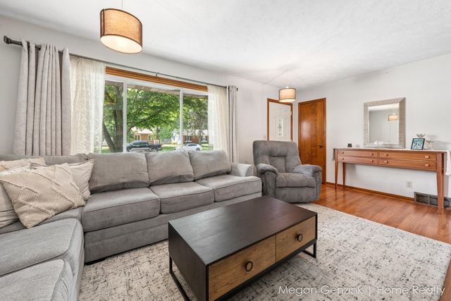 195 Surry Oak Drive, Holland Twp, MI 49424