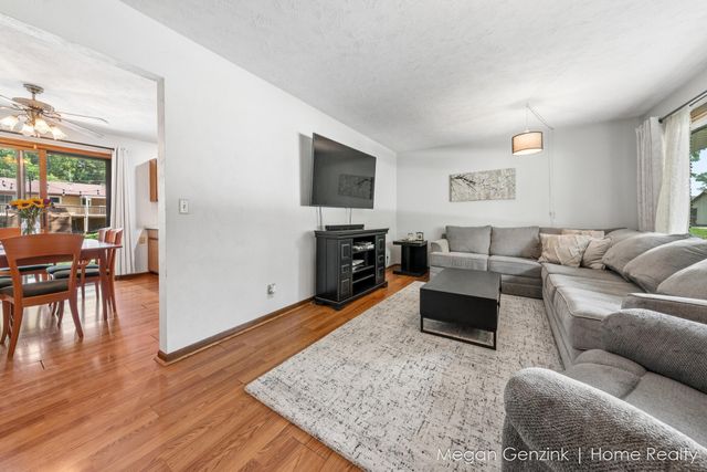 195 Surry Oak Drive, Holland Twp, MI 49424